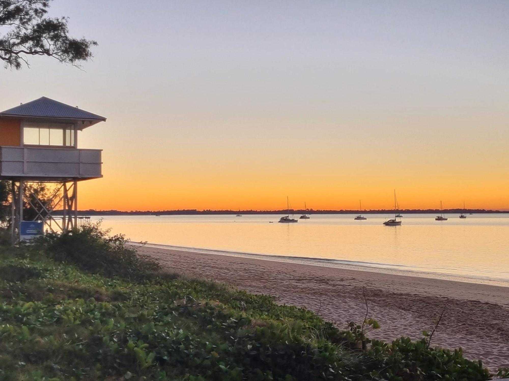 Aparthotel Charlton On The Esplanade Hervey Bay Exterior foto